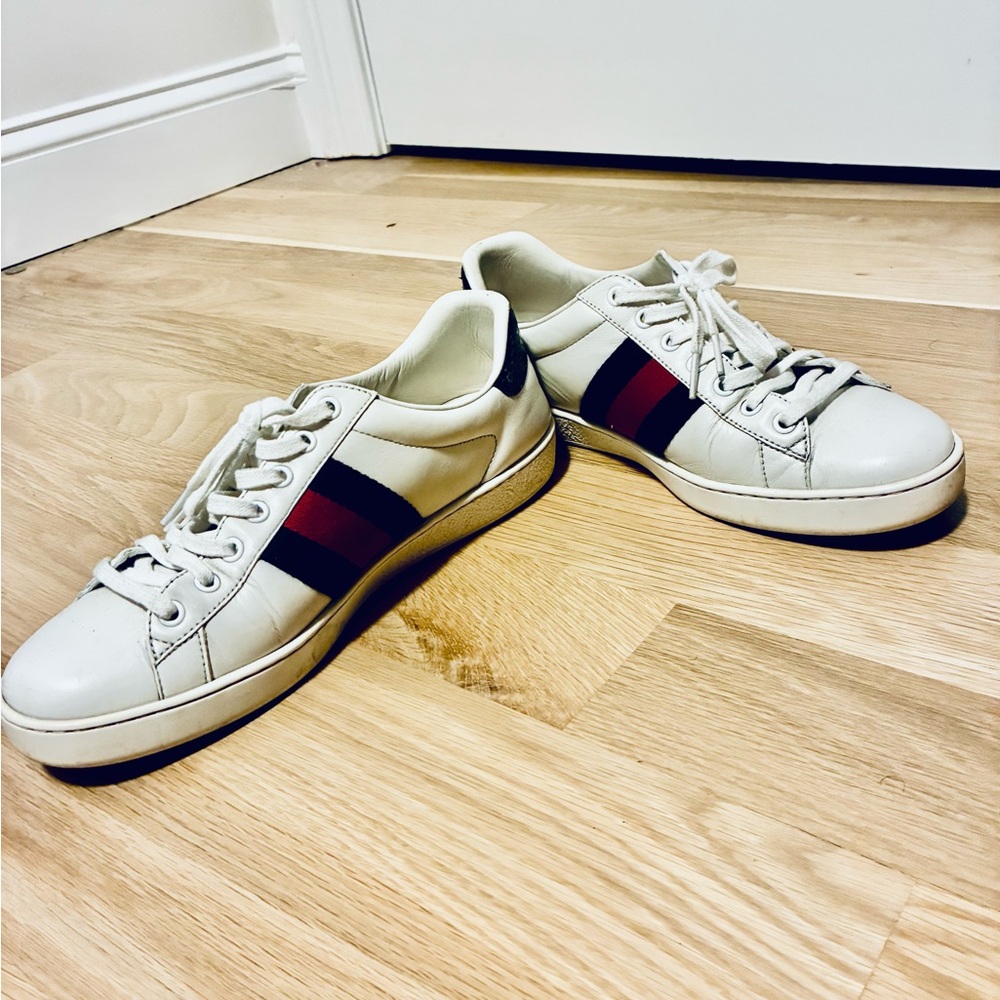 Gucci Men's White Sneakers with Black and Red Stripes - Picture 2 of 7